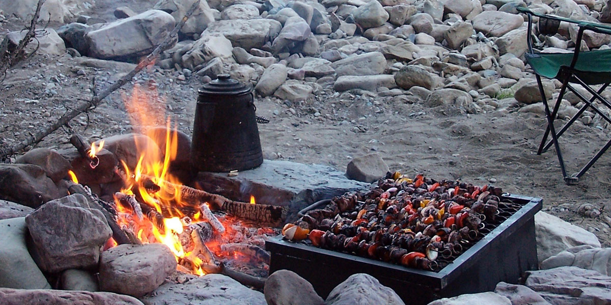 wilderness cooking on campfire